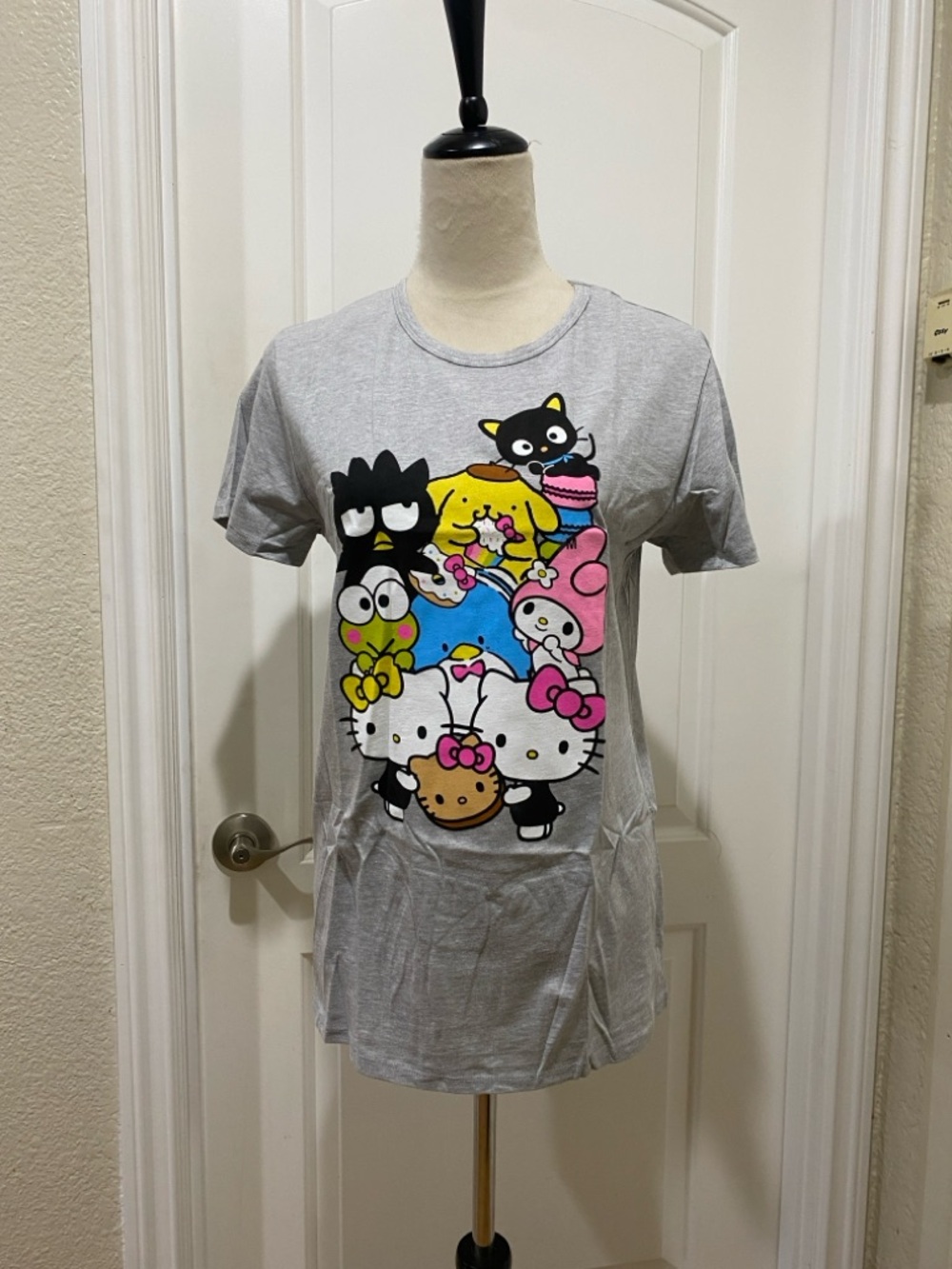 New Hello kitty Sanrio cafe Heather Gray Short Sleeve Tee Shirt